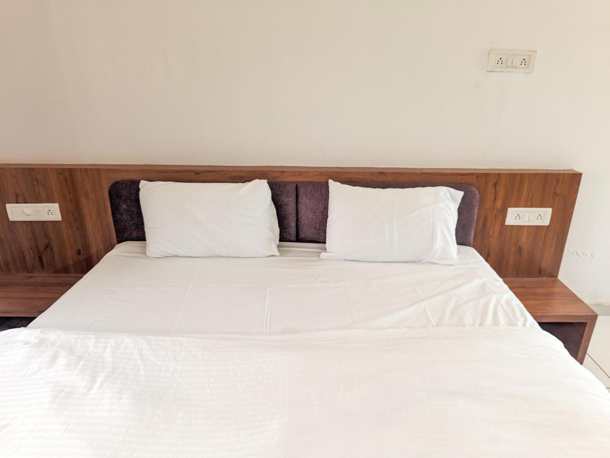 Samrat Homestay Garudeshwar Εξωτερικό φωτογραφία