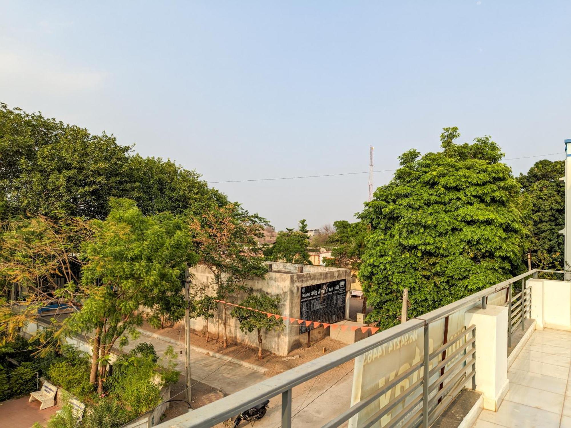 Samrat Homestay Garudeshwar Εξωτερικό φωτογραφία