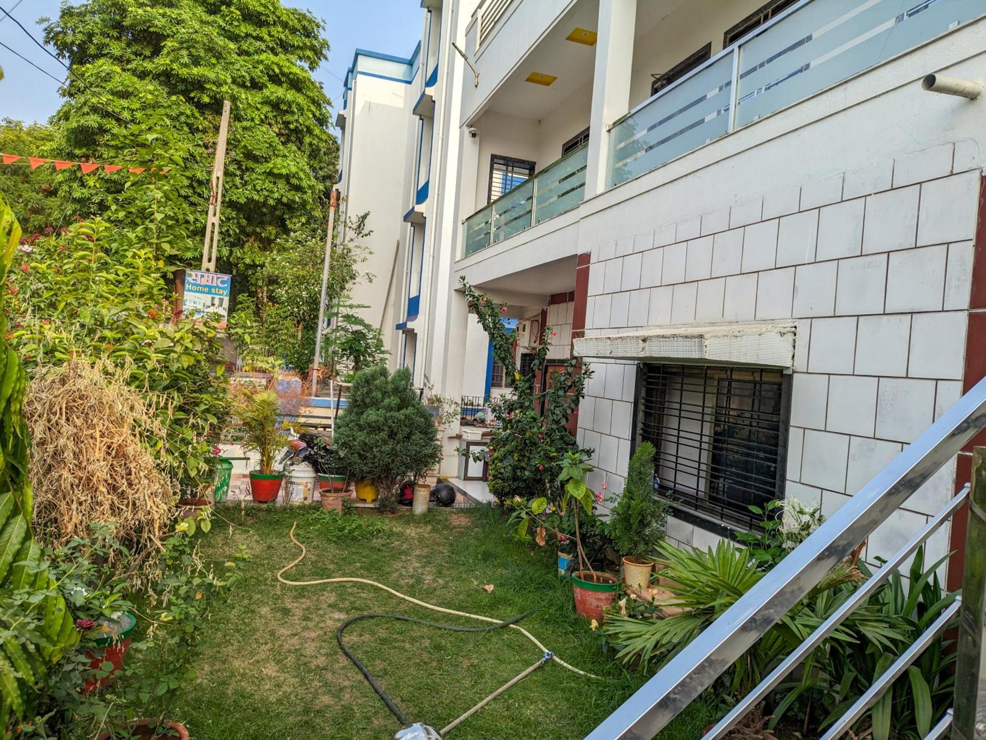 Samrat Homestay Garudeshwar Εξωτερικό φωτογραφία