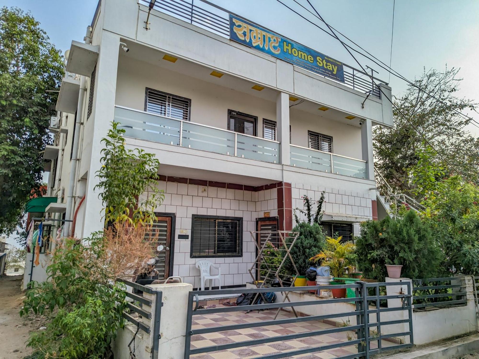 Samrat Homestay Garudeshwar Εξωτερικό φωτογραφία
