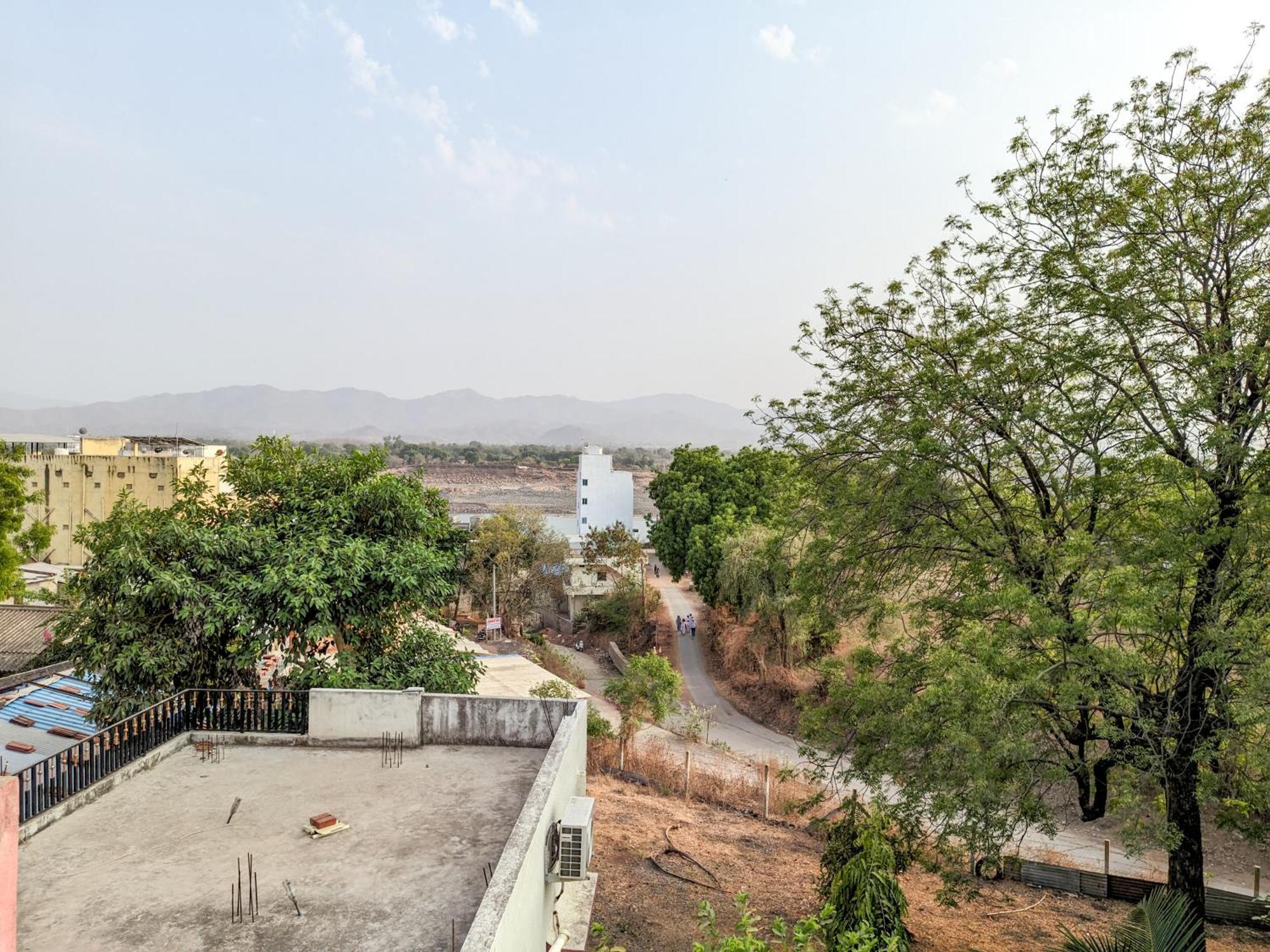 Samrat Homestay Garudeshwar Εξωτερικό φωτογραφία